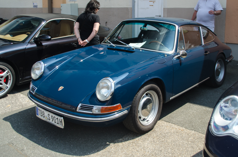 Illustration for article titled Photodump: A classic Porsche car meet.